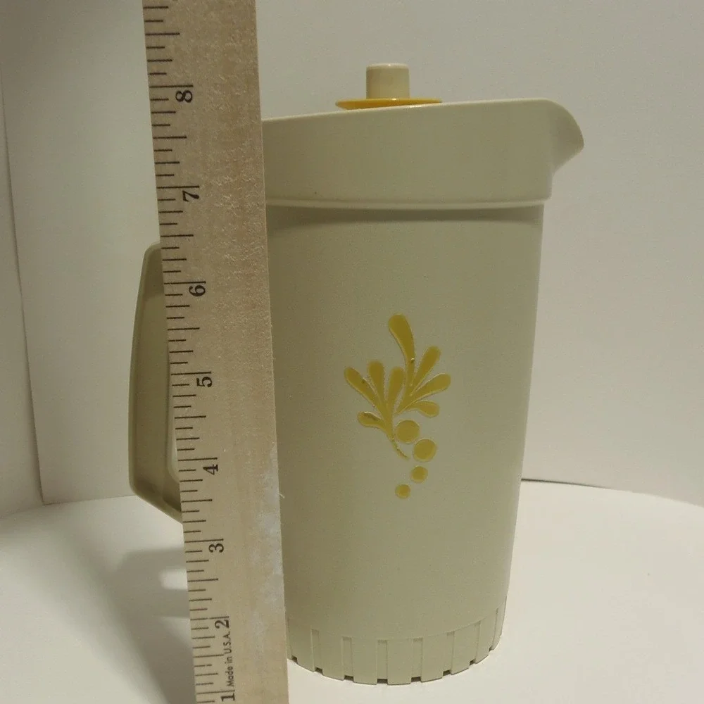 Tupperware pitcher qt